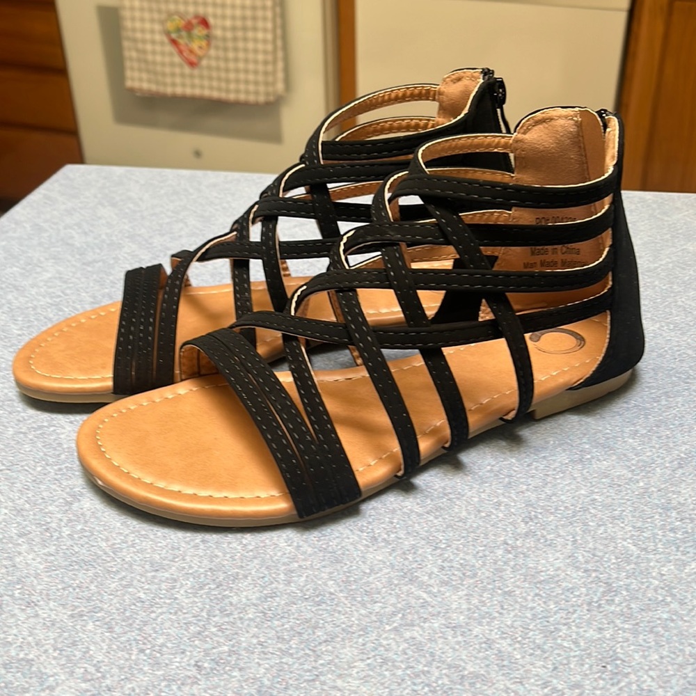 Journee Collection Hanni Criss Cross Strappy Sandals 8.5 WD Black $40